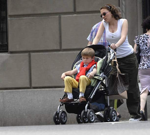 Unveiling the Quiet Strength of Scarlett Johansson’s Mother: The Woman Behind the Star